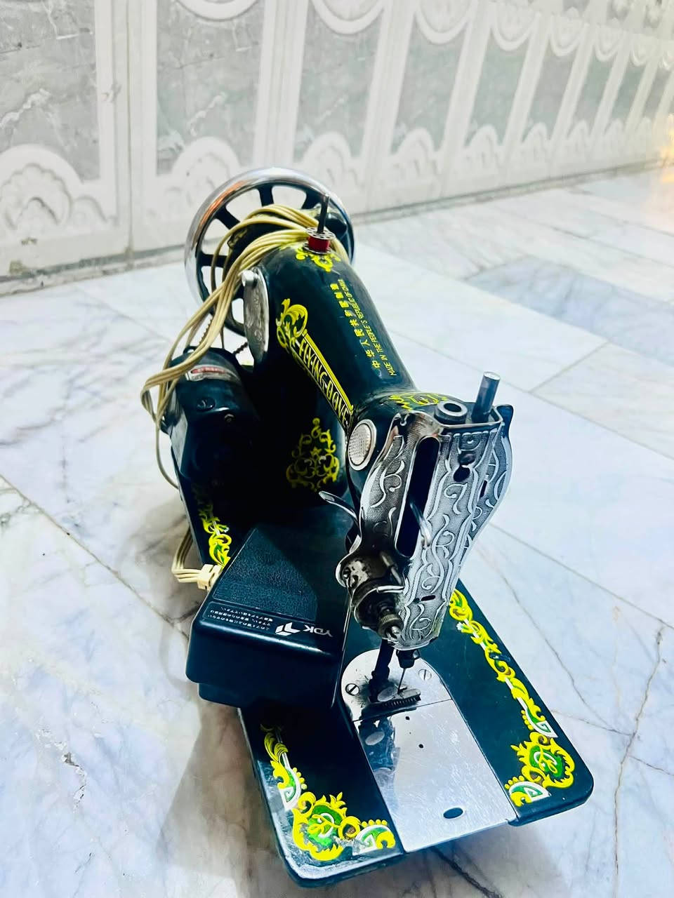 سلام عليكم عندي مكينه مال خياطه نظيفه وشغاله ام الطير الميز مالته هم نظيف وجديد ما صالي هواي من مشتريهن سبب البيع اريد انتقل لغير مكان سعر 60الف وبيه مجال 
مكاني بغداد بغداد الجديده 
هاتف اتصال ***********
واتساب فقط ***********

