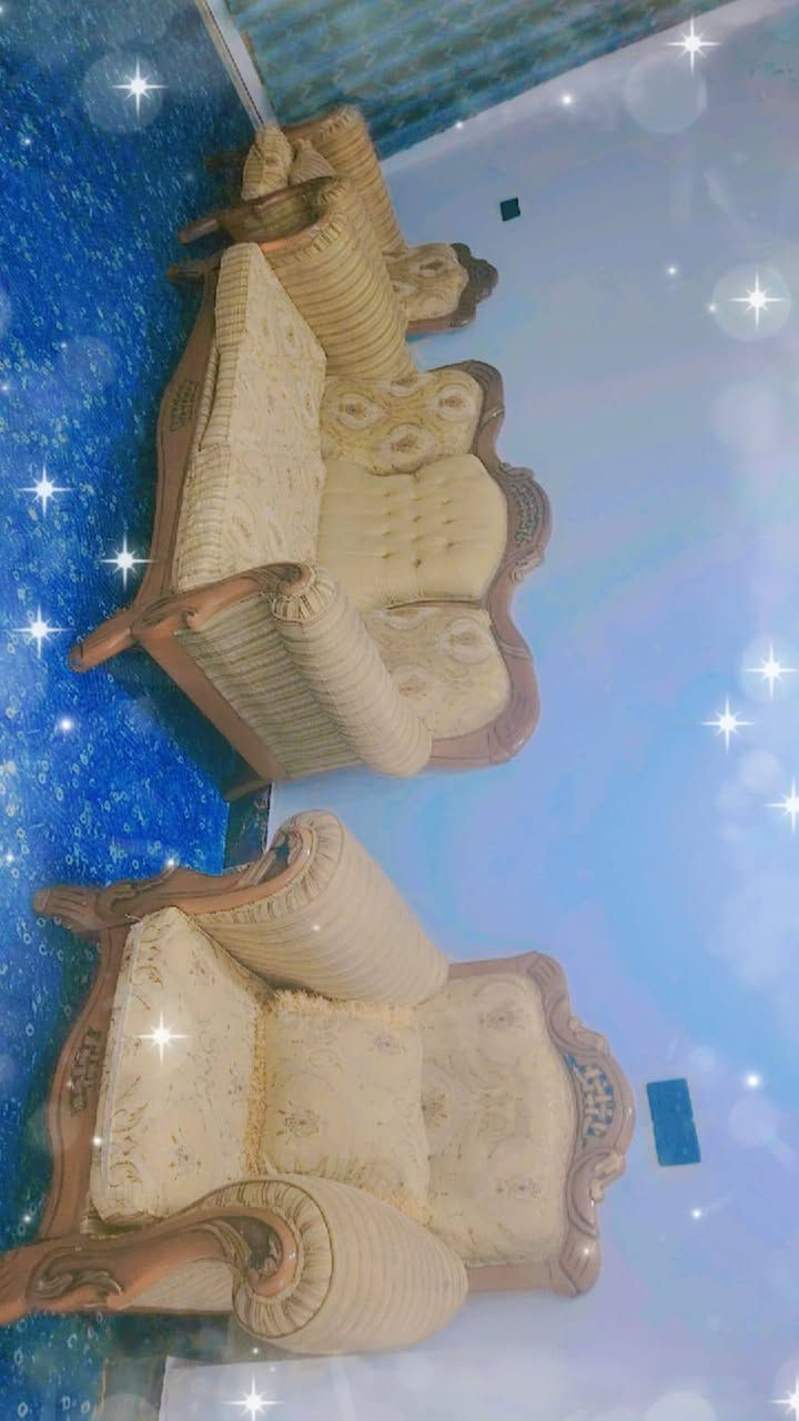 للبيع 10مقاعد السعر 300الرقم ***********
