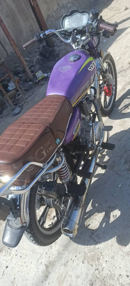 سلام عليكم دراجه موديل 24 محرك 200سيسي دراجه شوفت عينك شاشه واكفه سعره 600 مستعجل على بيعه بيه مجال حك جيه مكاني ابو غريب قرب جسر ماجد ‏‪0788 214 0143‬‏د
***********
