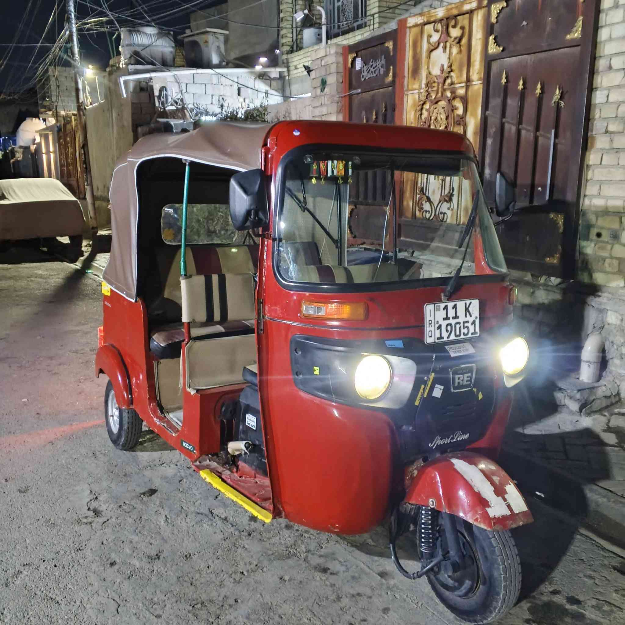 سلام عليكم تكتك البيع موديل 17شهر 12معمره ومصبوغه حزام رقم سنويه مكينه عشرين سعر 5ملاين وبيه مجال عنوان حي النصر بغداد***********
