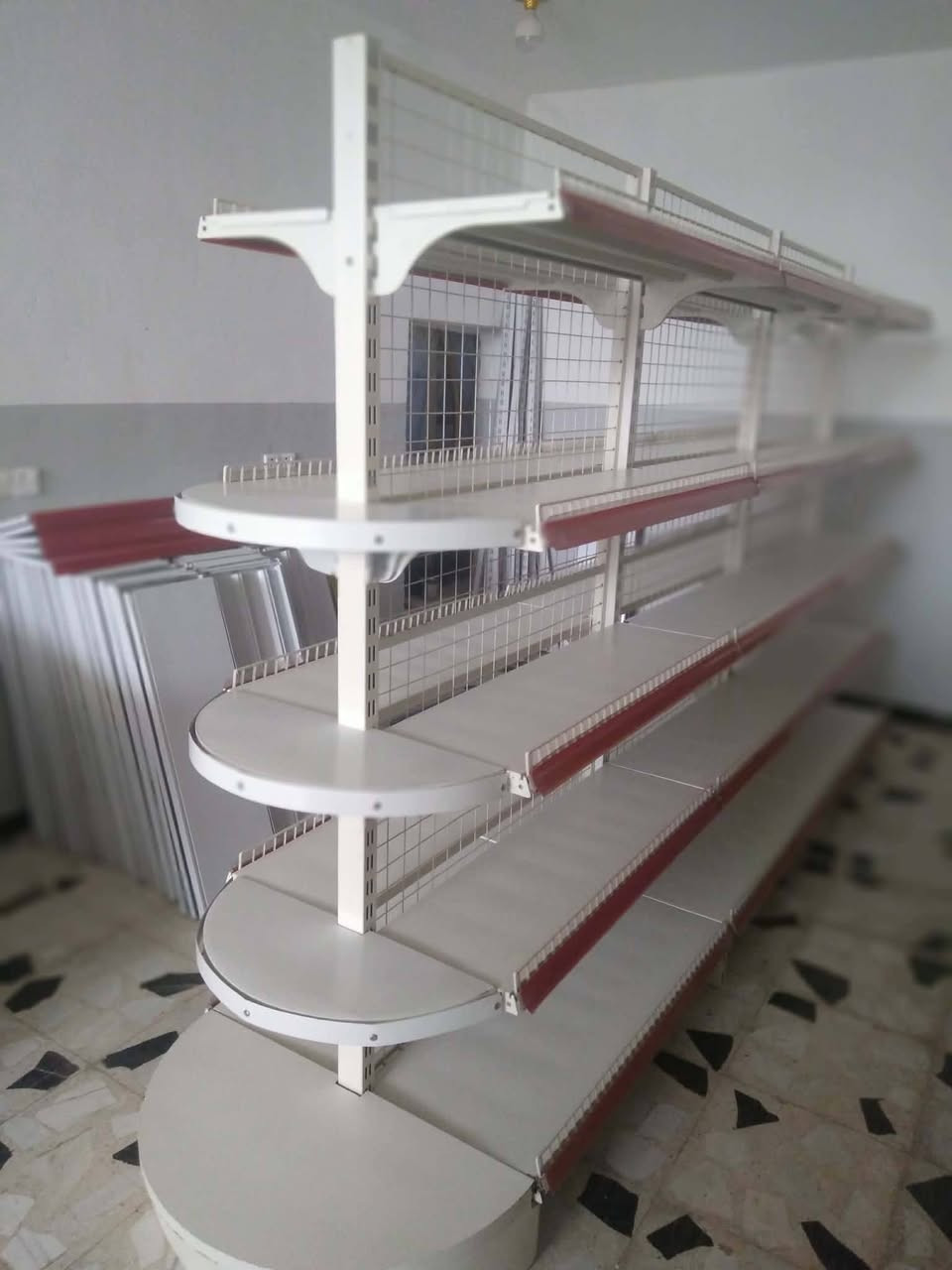 سفينه وسطية ورفوف المنيوم ودكسنات الشرأي يتصل العنوان بغداد مدينة صدر اواكو توصيل ***********
