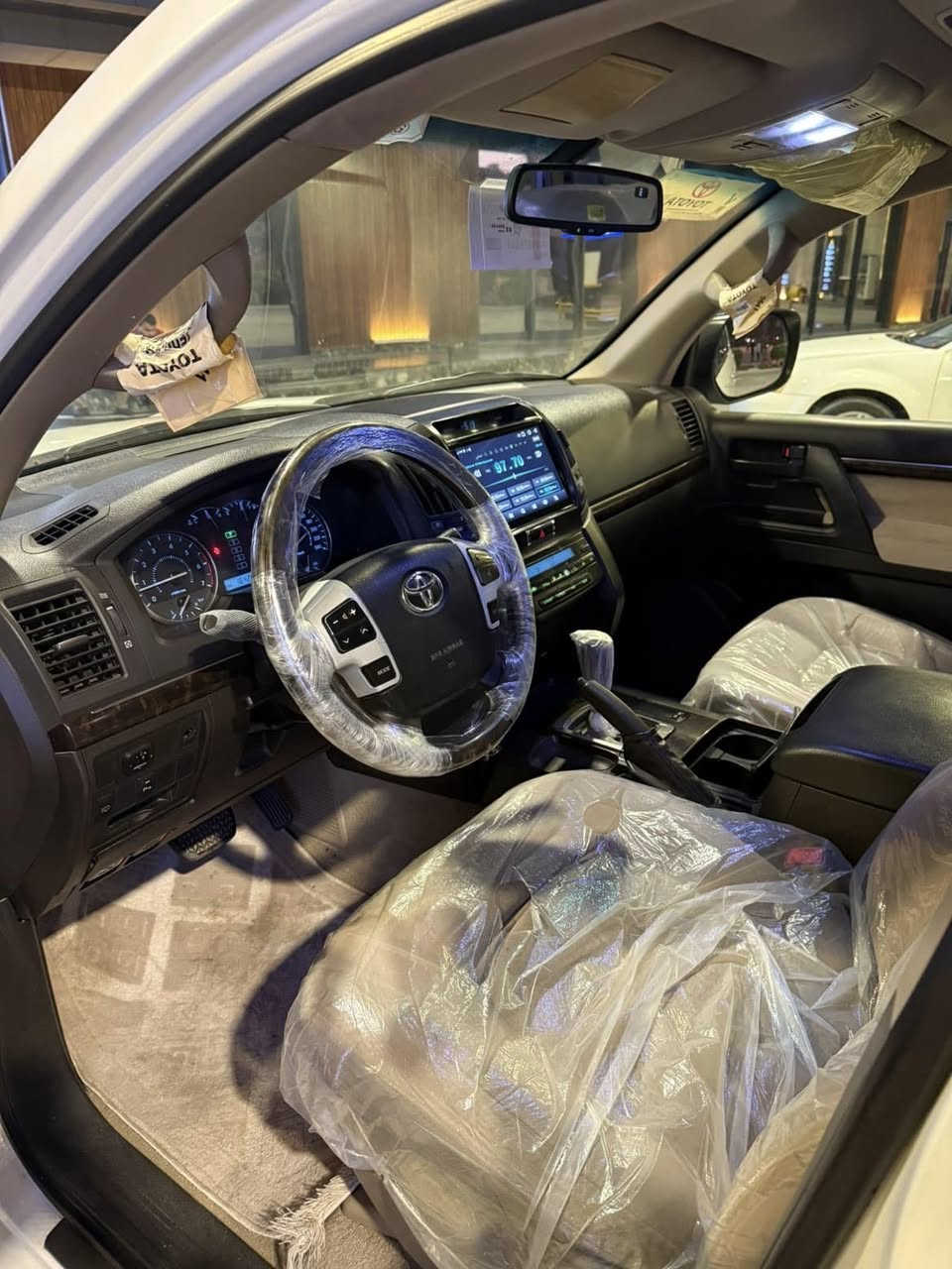 بسم الله الرحمن الرحيم لاندكروزه ر ٢٠١٠Gxr ٦ سلنده ر مكفول  كفاله عامه  محرك گير ما مفتوح  رقم  سنويه جديد بسمي تحويل وكاله حا ضر  رقم تلفون*********** -*********** بيه وتسا پ
