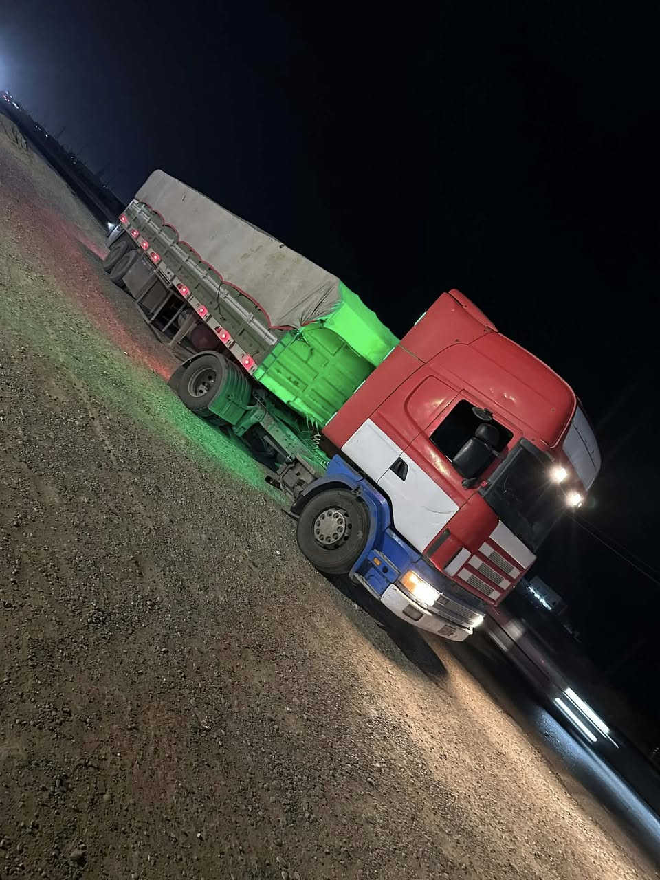 سلام عليكم سكانيه البيع موديل الفين واحد مثبته براد رقم صلاح الدين   بيه اضباره قرصه ماجاي ابيعه علا وضعه راس اوعربانه  العربانه صفايحه موجوده تخم تاير راس اوعربانه   الستفسار التصال عل ***********
