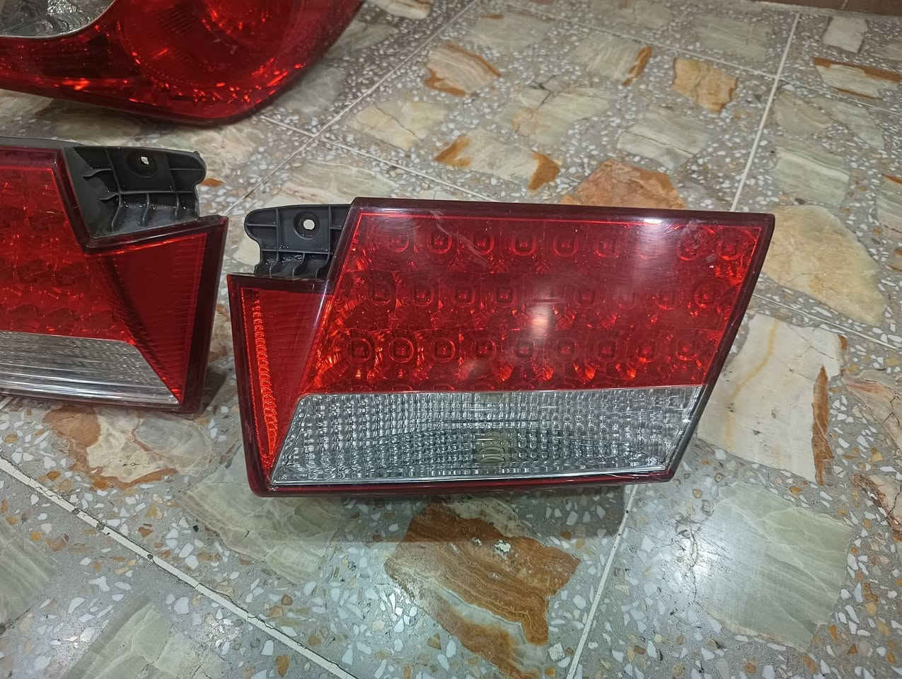 السلام عليكم بك لايت الي بالصندوك سعرهم 25 الف اكو توصيل للمحافظات الاتصال
***********
