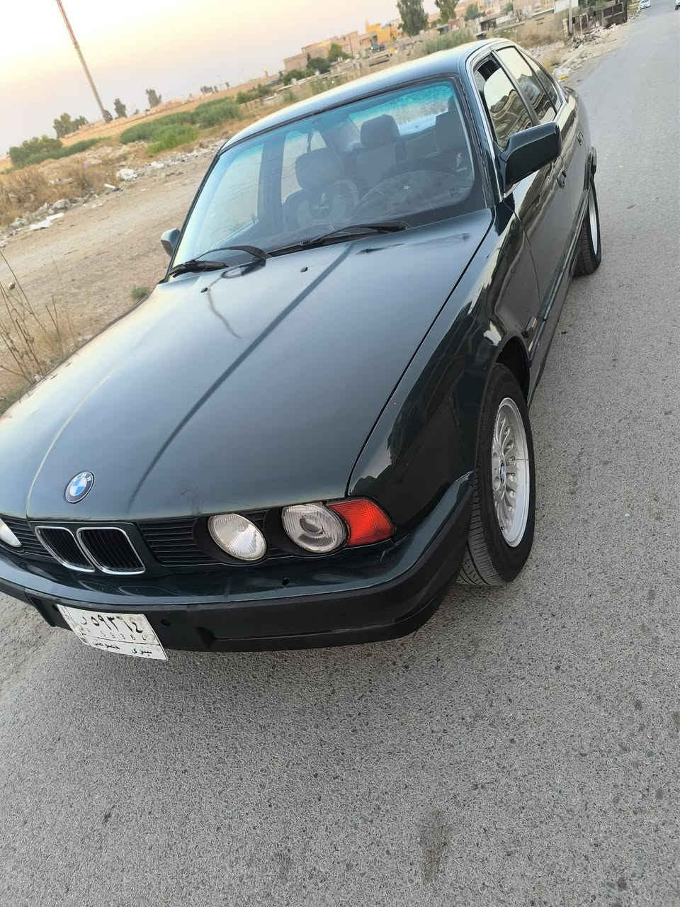 السلام عليكم BMW 520 موديل 1990  السيارة مصبوغه عام جمالية السيارة معمرة كامل والمكينة مال كصه شرط مكان السيارة الموصل الايسر 
السعر ٤٥ ورقة بي مجال
***********
