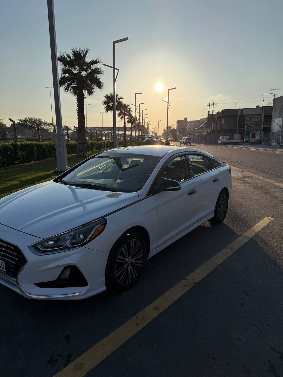 سوناتا موديل 2019 SE وارد امريكي
* للبيع *
محرك GDI 2400 ماشيه 86 الف ميل
ضربتها جاملغ عكس السايق بـ امريكا وداخل العراق ضربه بالباب مال السايق 
صبغ السياره شوية متكشر مثل ما موضح بالصورة
سياره اي نقص ما بيها مكينة ما مفتوحة كامله بلادي بالكامل شرط التحويل 
السعر ١٣٦ وبيها مجال للشراي 
مكان السياره بغداد الغزاليه 
للاستفسار او الاتصال على الرقم  ***********
