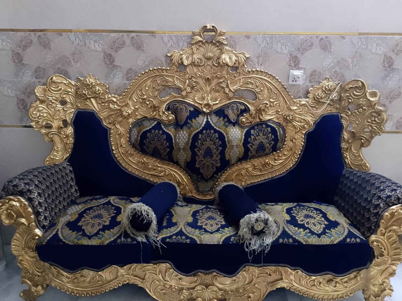 مساء الخير 
عندي تخم للبيع نظيف ومرتب عشر مقاعد وطبلتين وطبله وصطيه الغزاليه شارع الضغط التواصل خاص


**إذا كنت صاحب هذا الإعلان وتريد حذفه لأي سبب، رجاءا أرسل رسالة إلى الدعم الفني**