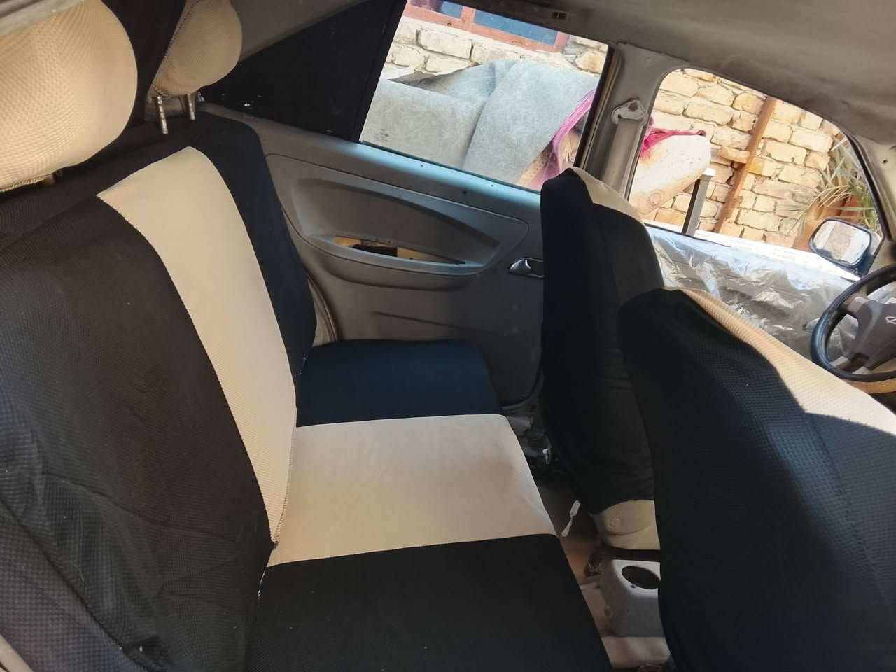 سلام عليكم سياره شيري
***********السياره نضيفه وحلوه
داخلها عوزه ترتيب شويه
مكينتها كورلا 1600 
سنويتها صاقطه ب 2019 راعيها موجود 
السعر 15 ورقه وبي مجال لل شراي

