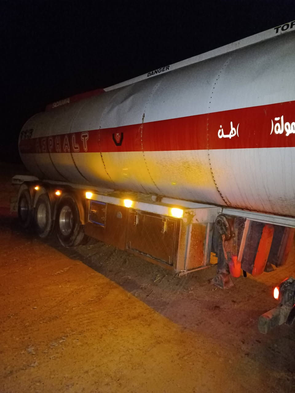 السلام عليكم
للبيع تانكي مغلف محمد بعشيقة موديل 20 حمولة عالية قبق 41 طن تخم تاير تخم ويل كروم هوة جديد كهربائيات جديدة كاك ابو سته جاهز للشغل 
السعر 135 وبي مجال
***********
*********** وتساب موجود
