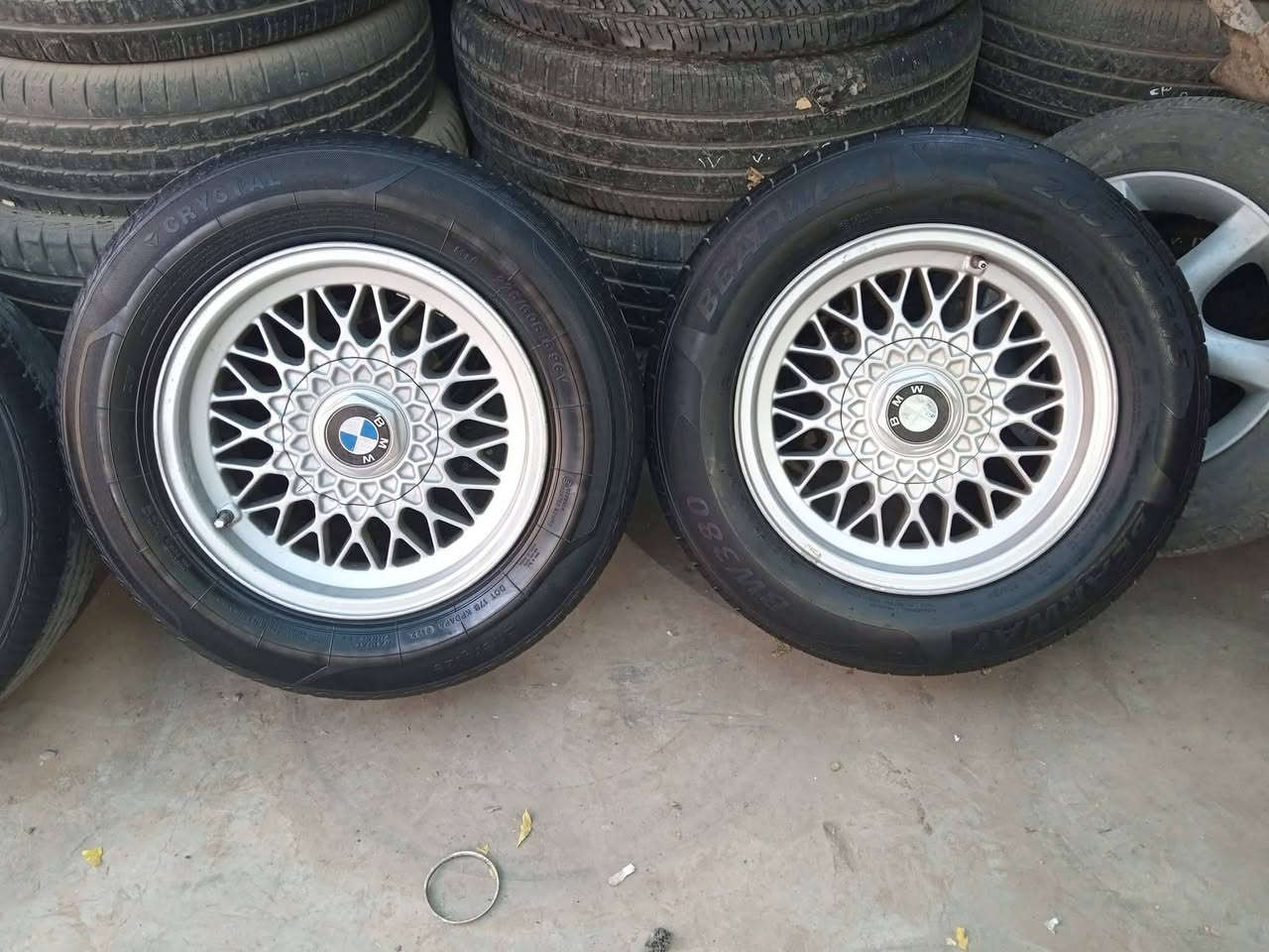 خوار هەموو بازار 200$دۆلار
تاقم تایە و ویلی حەسیر 15 بەشەرتی خوار هەموو بازار 
بۆ گۆرینەوە لە سلێمانیم 
***********
***********
