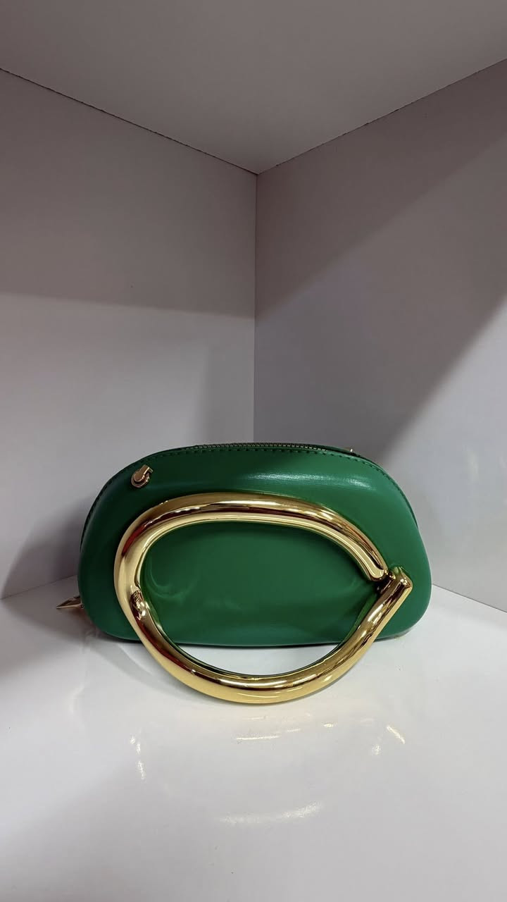 متوفر حقائب نسائية بأسعار مناسبة وموديلات بألوان مختلفة ومميزة للحجز والاستفسار راسلونا عالبيج ❤️❤️


**إذا كنت صاحب هذا الإعلان وتريد حذفه لأي سبب، رجاءا أرسل رسالة إلى الدعم الفني**