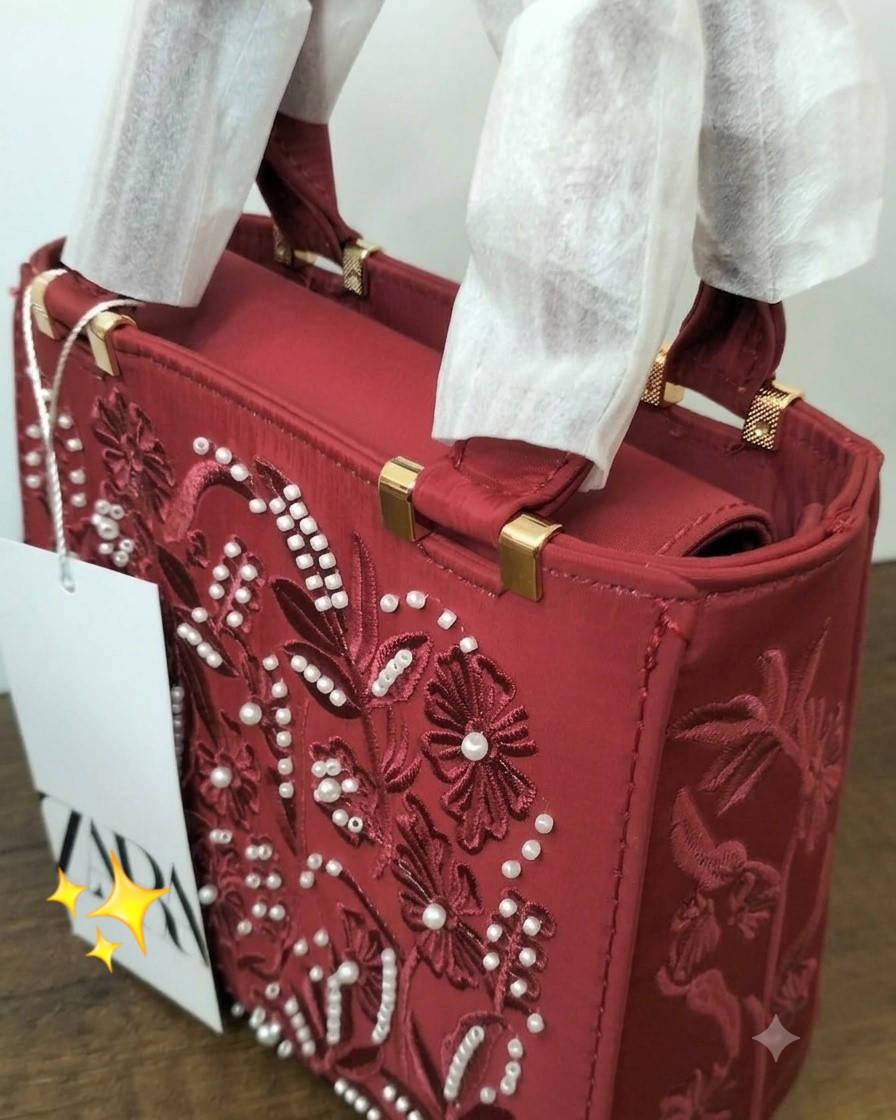 جرأة وفخامة بإطلالة واحدة.😍🎀


**إذا كنت صاحب هذا الإعلان وتريد حذفه لأي سبب، رجاءا أرسل رسالة إلى الدعم الفني**