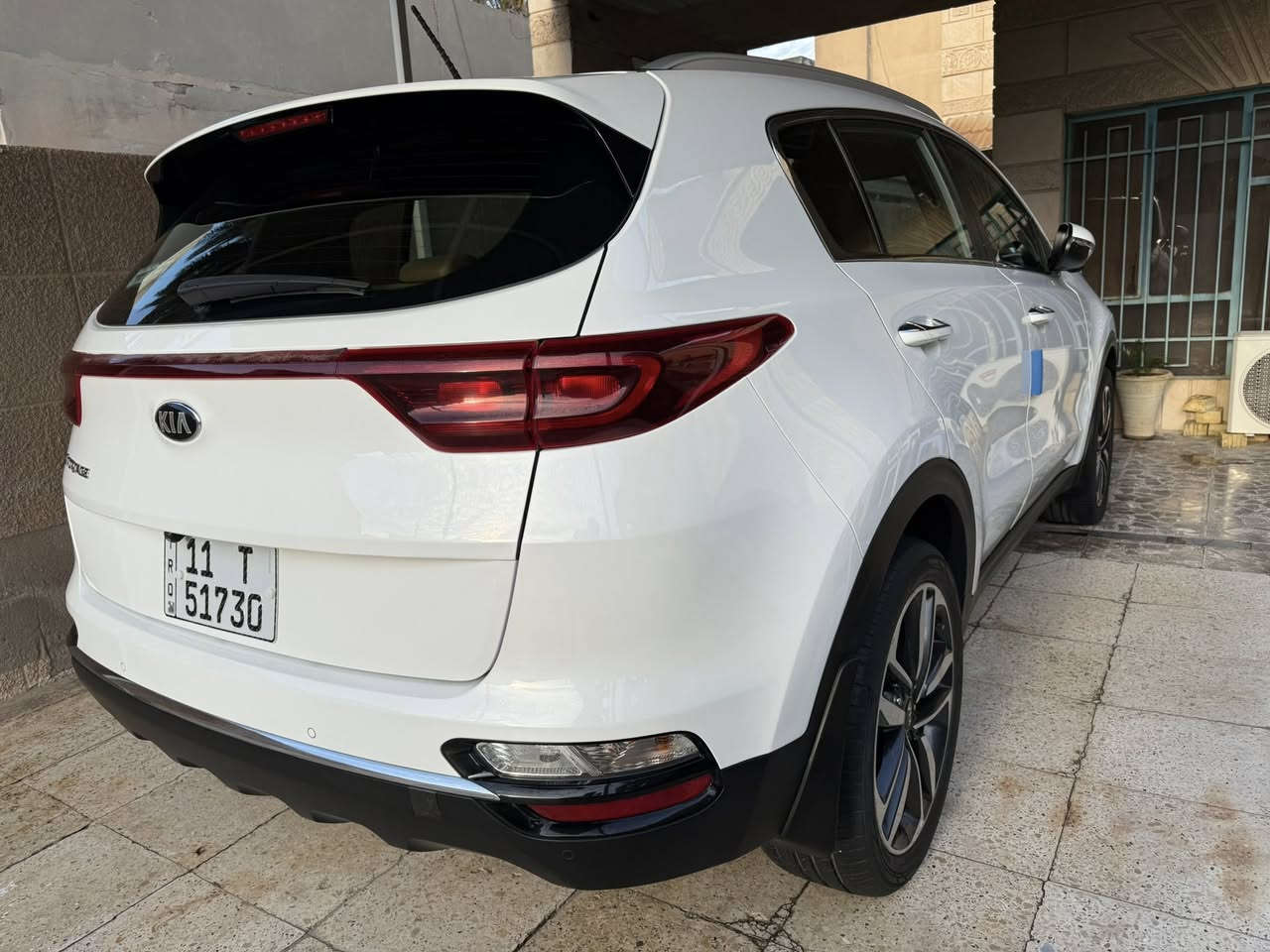 للبيع كيا سبورتج خليجي موديل ٢٠٢١ مكفولة من الصبغ فقط بارد
مواصفات عادية شاشة كامره حساسات تبريد قطعتين تحكمات اسبير منازل 

ماشيه ٤١٠٠٠ ألف 

بأسمي سنوية وهزة وأرقام جديدة  

تايرات قبل شهر بدلته جدد

السعر ٢٠٨$

مكان بغداد العامرية

للاستفسار ***********
