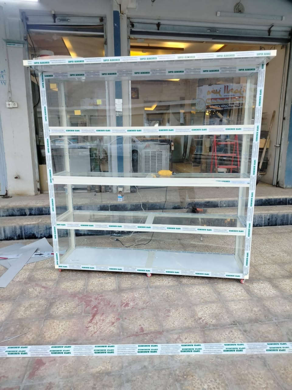 🛠️ إعلان: خدمات صيانة وتصنيع الألمنيوم والزجاج 🛠️
هل تعاني من أبواب مطبخ مخلوعة؟ أو زجاج مكسور؟ لا داعي للقلق!
​معكم الفني محمد، خبرة في أعمال الألمنيوم والزجاج، مستعد لتنفيذ كافة أعمالكم بدقة وأمانة:
​✅ تصليح وصيانة الكاونترات: (تبديل سكك، مفصلات، ومقابض) ليعود مطبخك كالجديد.
✅ خدمات الزجاج: تبديل الزجاج المكسور للشبابيك والأبواب والواجهات.
✅ عزل وتجديد: معالجة دخول الغبار والأمطار باستخدام أجود أنواع السيليكون والربل.
✅ تصاميم عصرية: تنفيذ كاونترات ورفوف ألمنيوم حسب الطلب وبأسعار مناسبة.
​🚀 سرعة في التنفيذ، دقة في المواعيد، وأسعار تراعي الجميع.
​📍 مكان العمل: (صيانه متنقله اعمل في اي مكان )
📞 للتواصل والاستفسار: (***********)
​زيارتكم للمعاينة مجانية.. وشعارنا دائماً الأمانة في العمل.
​💡
