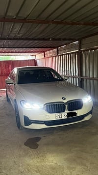 للبيع  BMW 2022 i520 وكاله عروش سعر 32,000$  السياره بيها تعديل بارد ب...