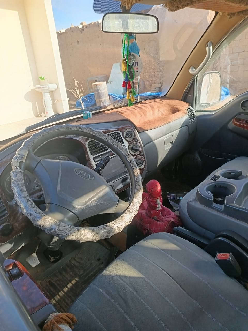 كيا. 2012رقم ديالى سنويه لل 27 سانورهه وياه 
بيه بس البنيد امبدل ابلادي اذار نكد لين جانت عليه وصله. ومنكد فه امبدل ابلادي والباب الوره مرشوش فقط مكان. سياره ديالى اطراف شهربان مانقصه برقه 
محكرك. كير شاصي مكفوله. كفاله. عامه. تحويل كبل. وكاله. ماكو. السعر 97.مجاله. حك. الجيه 
***********
