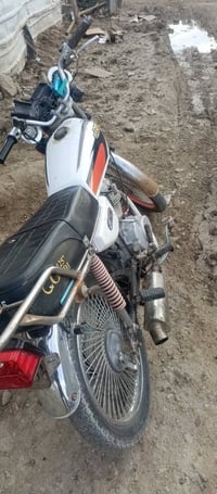 للبيع موديل ٢٠ اوراق صوالي جهازه اي نقص ما بيه شراي تصل ع رقم سعر ٤٠٠ ...