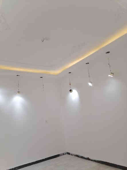 السلام عليكم صباغ متفرغ حاليا
لعمل كافه الاصباغ الداخلية والخارجية 
🔹معالجه الرطوبه 
🔹طلس عام واخفاء السيراميك
🔹سحبات بورك 
🔹جبسن بورد 
🔹بديل الخشب 
🔹لوحات شيبورد 
🔹بديل الرخام 
🔹عمل كافه انواع الديكورات والاصباغ 
🔹للاستفسار 0789107212/***********
مكاني بابل مركز
