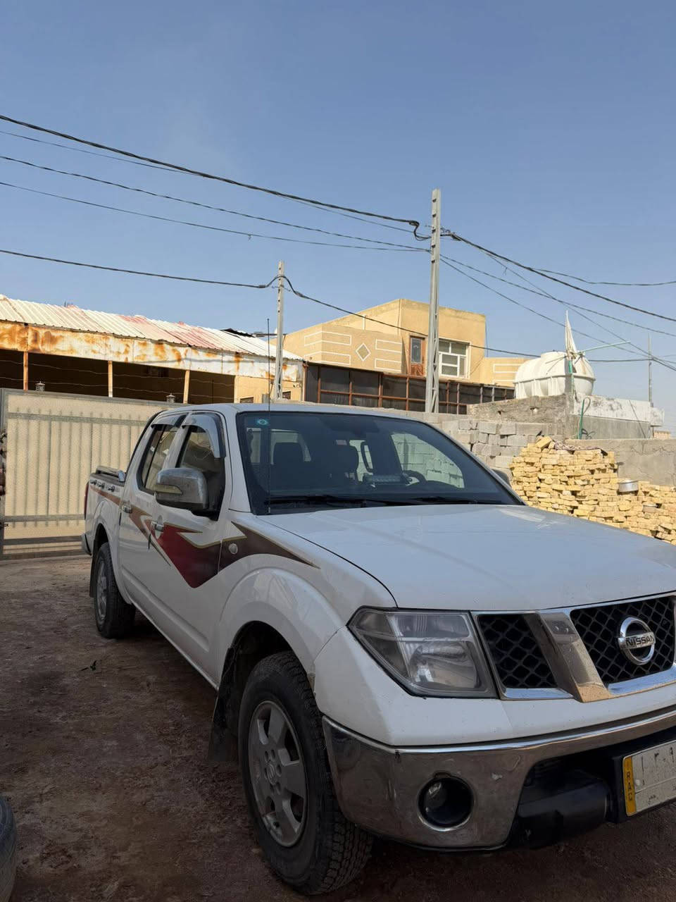 السلام عليكم  نيفاراى 2010 سياره رقمه واسط مشروع وطني سياره مال جناي جاهزه ما ناقصه اي شي مكينه كير شرط
تبريد شغال 
حداديه نضيفه وحلوه 
تخم تاير جديد ادامه ستوني مسويله 
سياره بسمي تحويل ثاني يوم 
سعره مناسب 75 وبيه مجال بسيط 
رقم ***********
