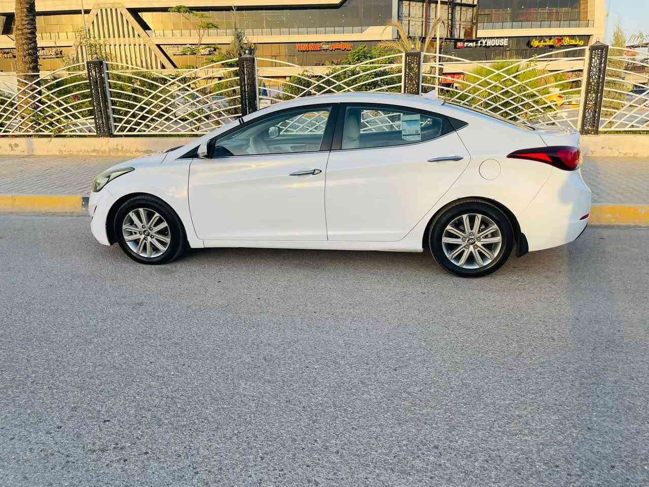 السلام عليكم
النترا 16 خليجي سياره رقم شمالي
باسمي فول عدا البصمه
مكانها ديالى بعقوبة
السعر 120وبيها مجال 
***********
