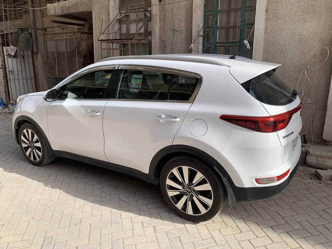 السلام عليكم سبورتج خليجي 18 رقم وسنوية وهزة جديده سيارة كاملة وجاهزة تايرات جدد حتى الاسبير عليها ادامك كل سنة استخدام شخصي 
الموصفات
تحكم ستيرن كامل 
مري كهرباء +شفط
زراك لايت
حساس امامي وخلفي 
مواصفات الاسبورتج معروفه نص فول 
كير ومحرك كفالة بيها فقط جاملغ الايمن صبغ اثر طخه دراجه ونرش وبيها بارد مكانات قليل
السيارة عارضها 175 وبيها مجال قليل للشراي 
ملاحظة / اخي العزيز السيارة متعوب عليها وكلشي اكو بلسوك الجناي سبورتج يعرف قيمتها السيارة رقمها بغداد بأسمي تحويل ثاني يوم للاستفسار *********** الرقم بي واتساب
