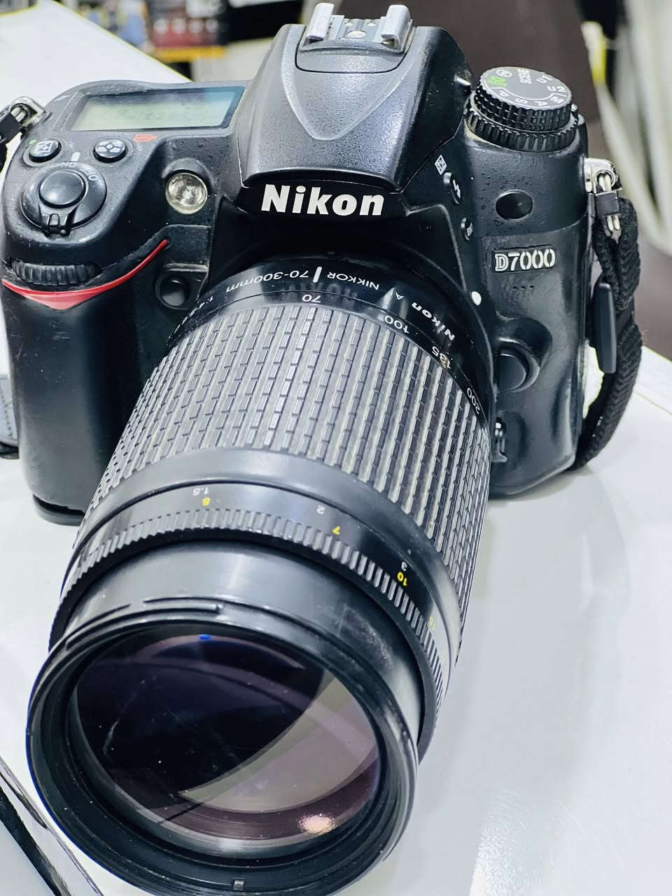 للبيع
كامرا نيكون D7000
مع ملحقاتها بطاريه وجنطه وشاحنه 

السعر 400 
***********
