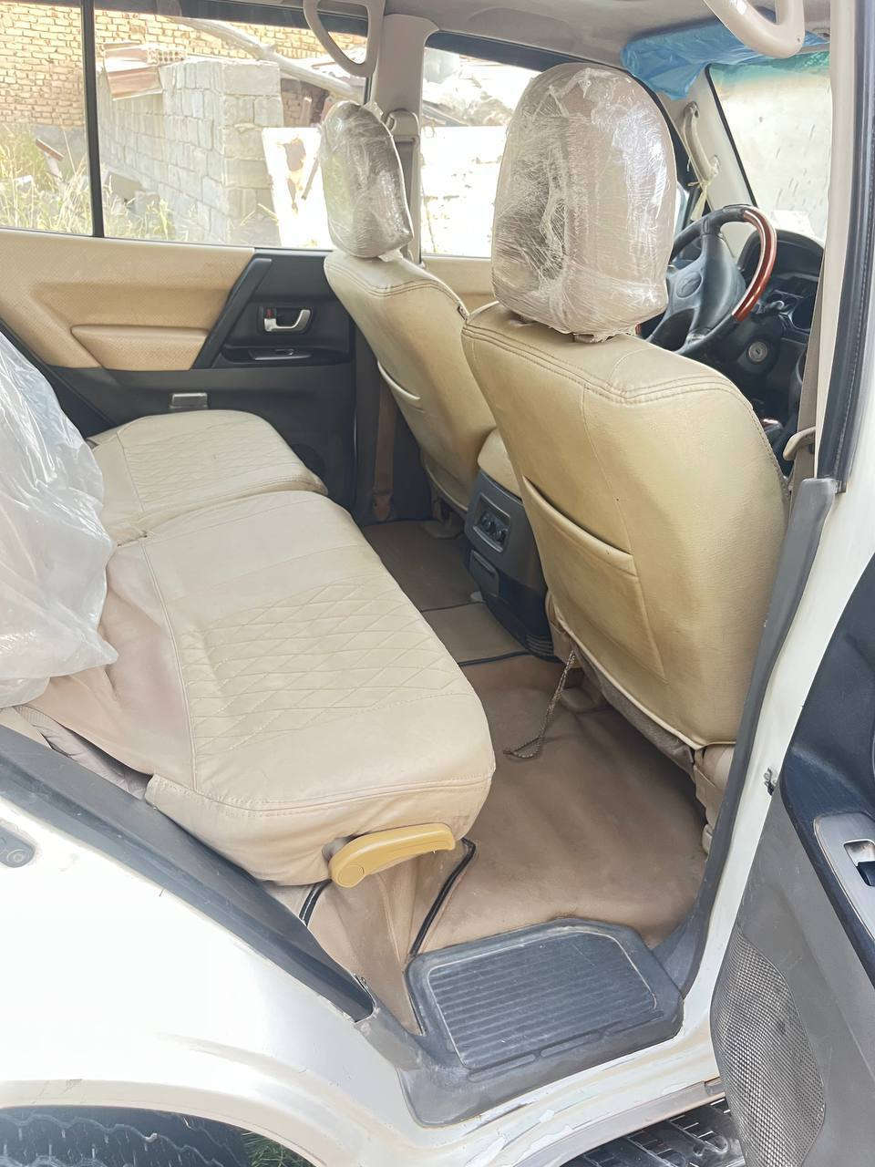 باجيرو موديل 2006 مكفولة من ضربه و صبغ سنويه لل 2031
رقم بغداد دولي 
سبعه راكب تحكم مري 
فتحه بالقماره 
كهربائيات كله شغاله 
تبريد ثلث قطع
باتري جديد 
تخم تاير امامي جديد 
گير ومحرك خير من الله 
السعر 100 وبيه مجال مكان حله اتصال ع ***********
