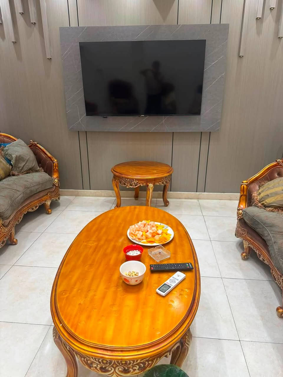 إعلان للبيع

🏡 للبيع طقم دمياطي مصري فاخر

يتكون من:

* 3 قنفات 
*2 كرسيين

✅ خشب دمياط مصري أصلي.
✅ تصميم كلاسيكي فاخر ومتين.
✅ يحتاج تغيير دوشمة فقط.

💰 السعر: 900,000 دينار عراقي
📌 السعر قابل للتفاوض بالمعقول.

للجادين فقط، التواصل على الخاص
***********
