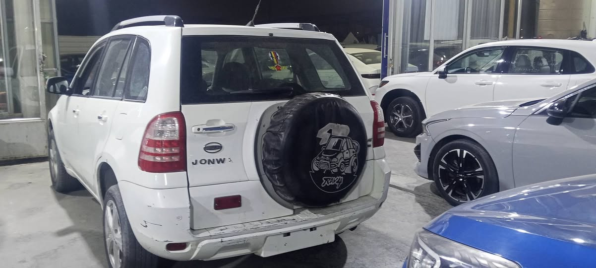 السلام عليكم عندي جن واي موديل 2014 سياره جاهزه من كل شيء سياره ما بيها صبغ ولا ضربه ماكينه وكير  اوراقها جاهزه بس على الرسوم باقيه  تترقم بغداد بااسمي السياره  السعر 38 ورقه 
الرقم‏‪0778 235 1389‬‏ مكاني بياع بيع او مراوس
