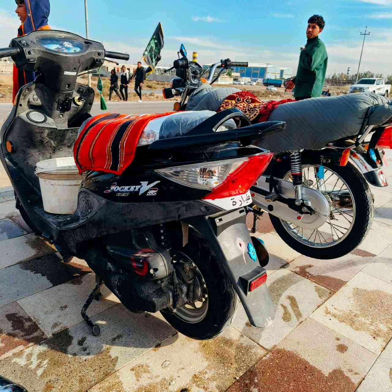 سلام عليكم دراجه كامكو مكفوله كفاله عامه
موديل 14 رمبه رمبه 

سعر 900تواصل ***********

معه قراضهه وزوج مرايات بلادي مداليات رمبه موجوده
