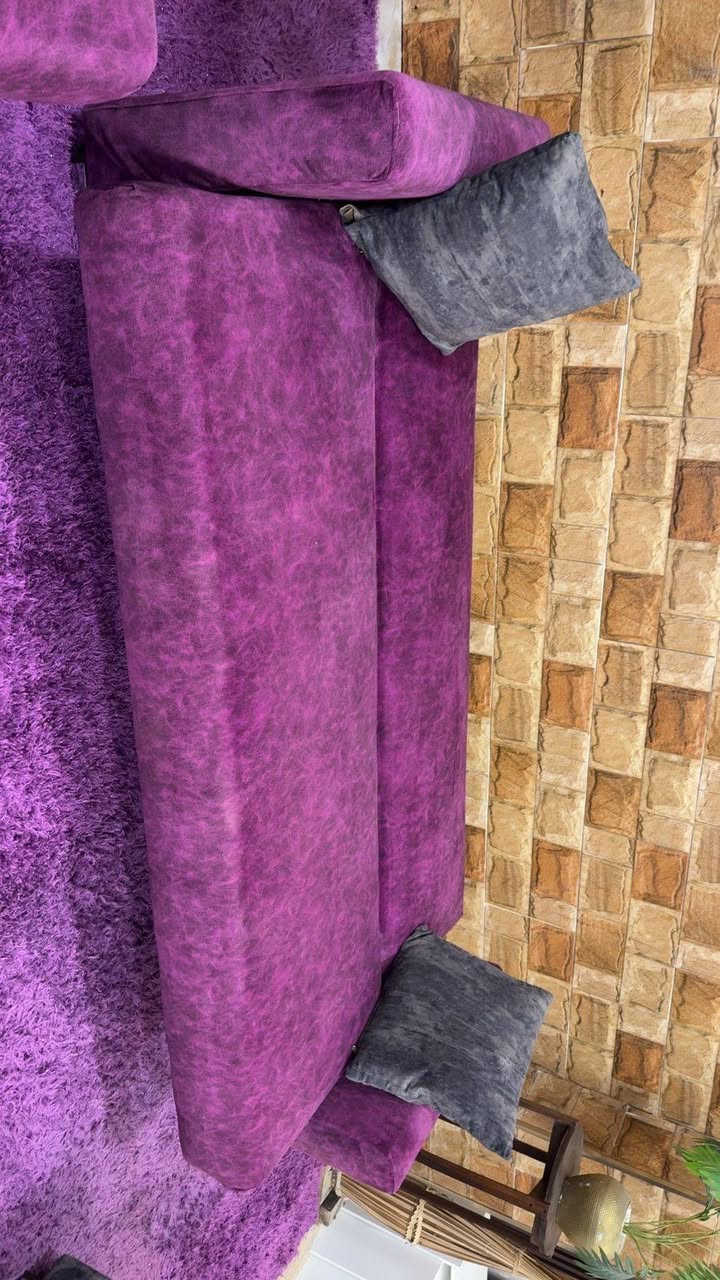 طقم كنب صوفا بيد modern 🛋️ بمواصفات عالية جداً 💯
📍مكون من ثلاثيه 🛋️ عدد 2 و مفرد 💺عدد 2 🤍
📍نظام جكات لكامل القطع لتصبح كل قطعه عباره عن تخت 🛌 
📍 داخل كل قطعه Box للتخزين 📦
📍 مقاعد اسفنج ضغط عالي "مريح جدا" 🤍
📍خشب سويد 🪵 صلد 💛✨

📍 أستخدام بسيط جداً بوضع الوكاله ✨

📌


**إذا كنت صاحب هذا الإعلان وتريد حذفه لأي سبب، رجاءا أرسل رسالة إلى الدعم الفني**