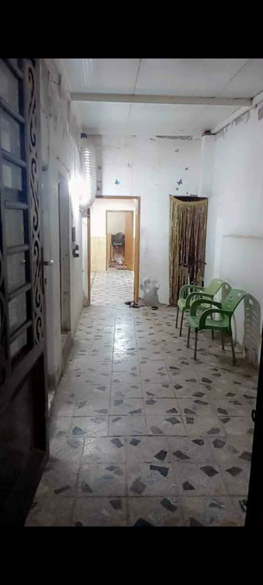 بيت للبيع حي الجمعيه شارع الوائلي كبال متنزه الارجوان المساحه ميه وعشره السعر 100 وبي مجال الاتصال على هذا الرقم ***********
