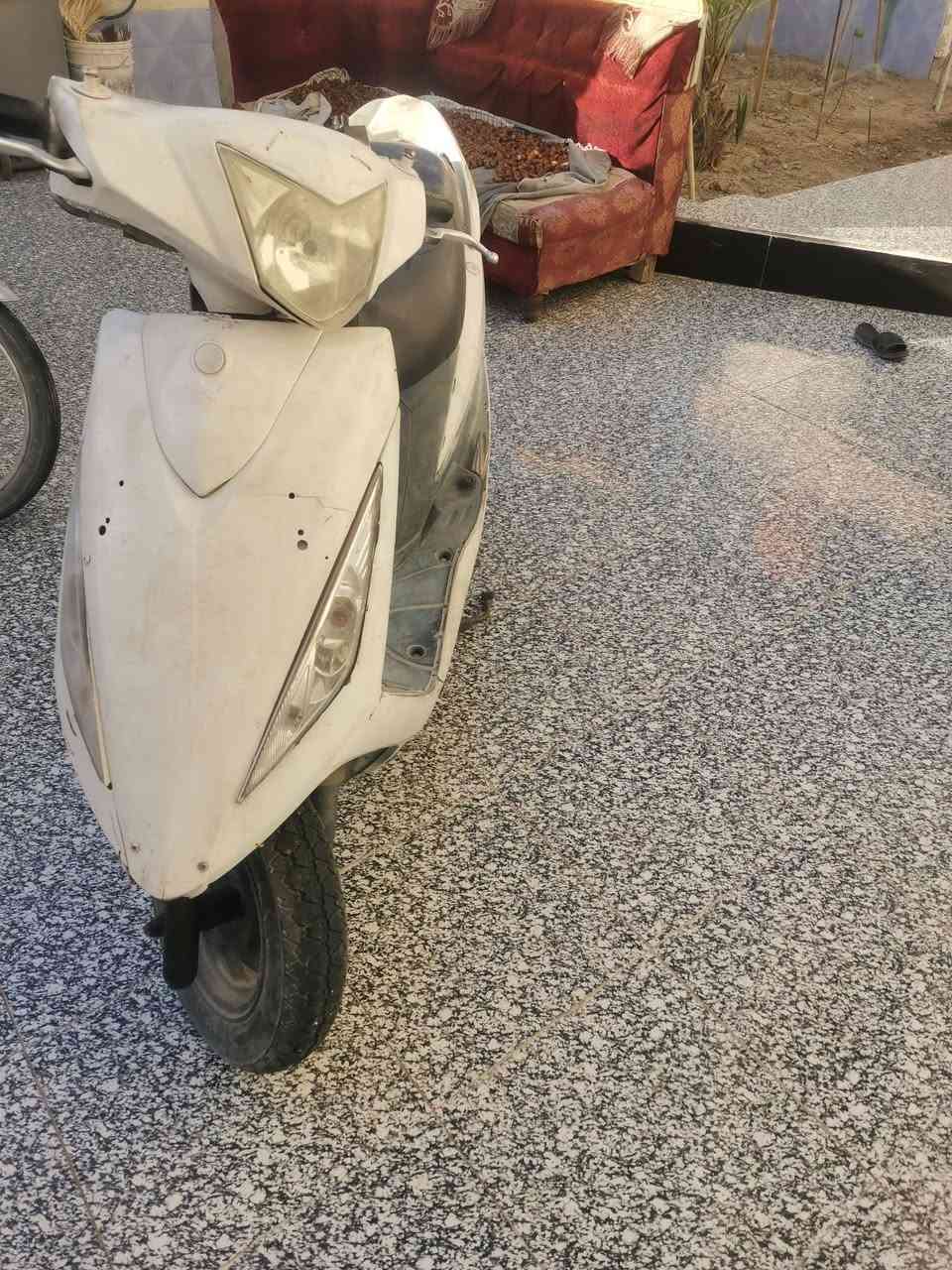 السلام عليكم دراجه اسيام جيتي محرك شغاله بس بيه تقطيعه السلولي دراجه كل كهربائية شغاله تايرات جدد ابيع كومت حديد سعر 75 قفل البصره الجزيره ***********
