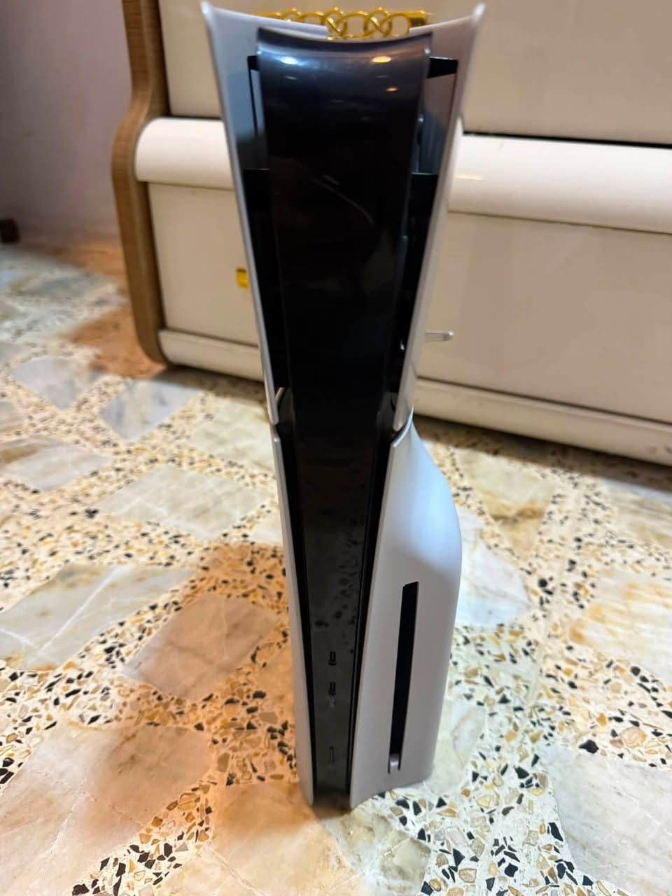 🎮 للبيع بلايستيشن 5 سليم (PS5 Slim)
✅ آخر إصدار
✅ استخدام قليل جدًا
✅ الكارتون الأصلي كامل مع جميع الملحقات
✅ يجي وياه الجويستك الأصلي
✅ نظيف وجاهز للاستخدام

💰 السعر: 775 ألف دينار (وبي مجال بسيط)
📍 المكان: بغداد 
***********

