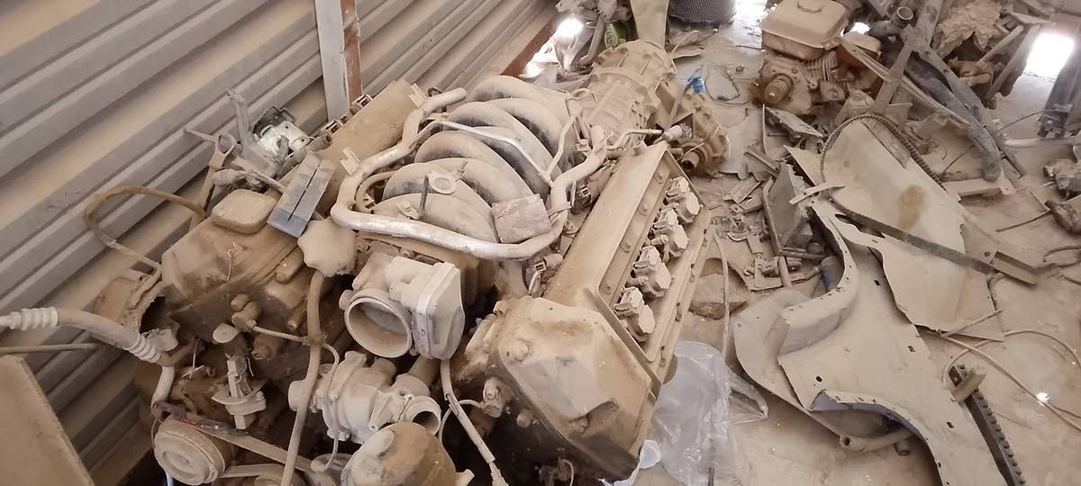 سلام عليكم ورحمه الله محرك وكير 44 داينمو مي محرك وكير جدد بس كسرت ضواغط انطي وياهة مكينة ثانية هية وضوافط ولكورات موضخ بلصورة كير تبترونك يعني الي ياخذهة انطي محرك ثاني المكينة لا تنقيص ولا  تبخير ولا صوت وياهة عنوان فلكت سلمان باك شراي يتصل ***********
