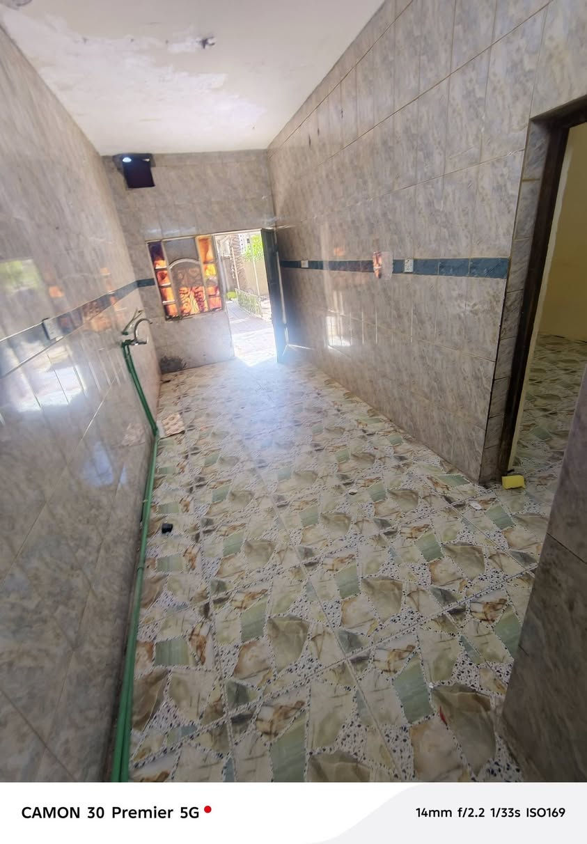 يالله يوجد بيت مساحه 130 اللايجار طابقين يتكون ثلاثه غرف نوم وصاله ومطبخ واستقبال وخدمات فوك وجوه وحديقه وكراج ايجاره 650 موقع الدوره شارع ستين خلف مطعم الريان الاستفسار ***********

