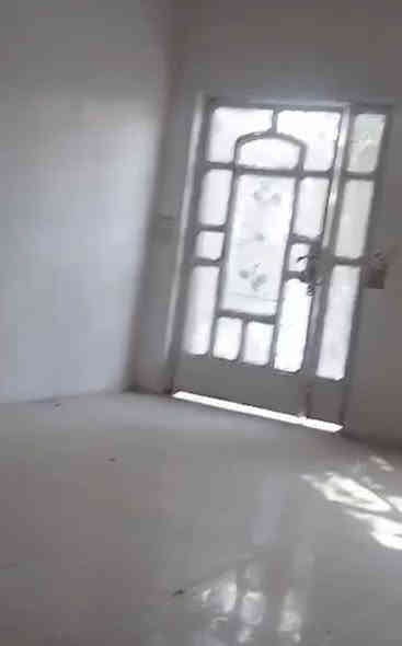 قطعة أرض للبيع مساحه ٢٥٠متر
 طابو زراعي سند٢٥ واجه ١٢ونص متر نزال ٢٠متر
 داخل حي سكني خدمات كامله ماء اسأله كهرباء ظفيرة مدارس عنوان حله وردية سيف سعد شارع ٢٠ سايدين خلف مستشفى الكفيل 
 للإستفسار اكثر مراسله صفحه او الاتصال على الرقم الهاتف
***********
*********** حلة
