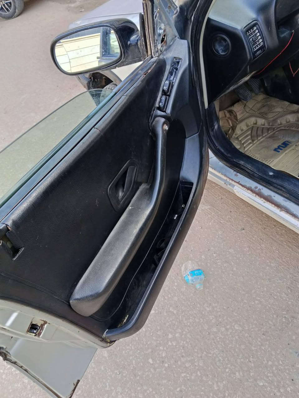 بيجو روى 2009 للبيع
14 ورقه وبيها مجال مكان النجف  السياره باسمنه 
***********
