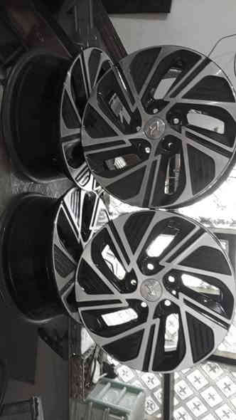 سلام عليكم ويلكب حجم 16 مال سوناتا 2023 بعده جديد لوك مكاني بصره قبله سعره 300 الف وبي مجال وهاذه رقم تلفوني ***********
