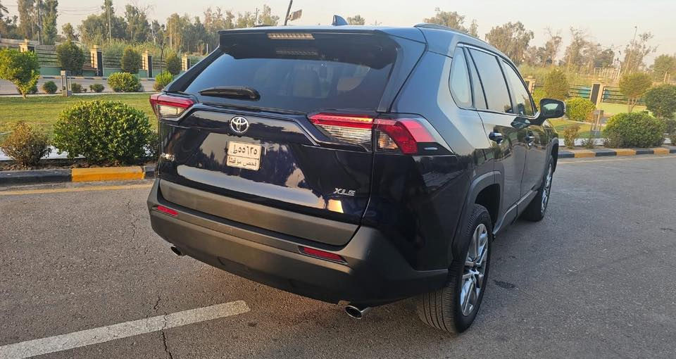 راف فور
 2023 xle بريميوم 
مواصفات فول 
كشن جلد 
فتحة 
بصمة
 رادار امامي و جانبي 
صندوق كهرب 
حادثها تقرير غرق للدوسة من امريكا شغالة  
رقم منفيس تترقم جميع المحافظات عدا اقليم كرستان
مكانها موصل 
***********
