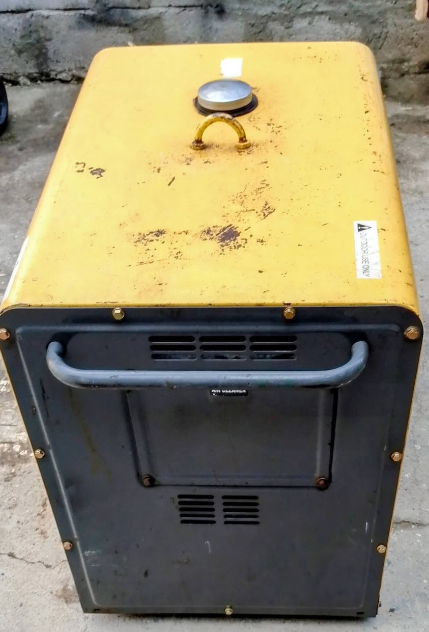 السلام عليكم مولد كاتم كاز 7 كيفي 28 امبير مولد نظيفه ما داخله تصليح ملف نحاس ناقصها بس باتري سعره 550 مكاني بغداد قرب مجمع بسمايه الهاتف☎️ *********** بي واتساب شراي يتصل
