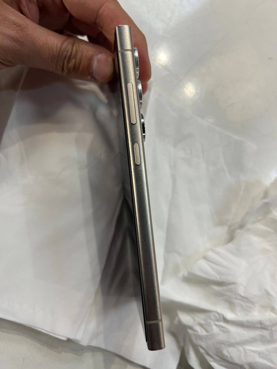 السلام عليكم سامسونك كالكسي اس ٢٤ الترا لون تيتانيوم S24 Ultra نظافه ١٠٠% ذاكره 512 GB رام 12GB
باكيته وغراضه كامله الجهاز عين الفهد ويا عدسات مالكاميرات اضافيه و 11 كفر موضحه بالصور وياهن واحد شفاف
السعر مليون و50 الف قفل 
مكاني بغداد الاعظمية 
***********
***********
