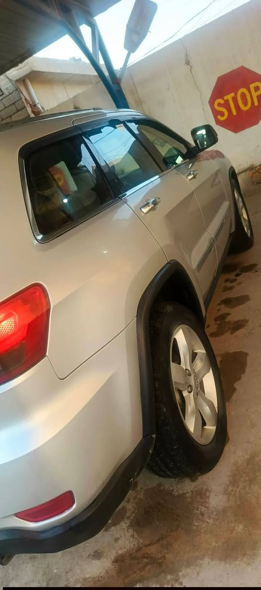 السلام عليكم متوفر جيب لاريدو موديل 2012رقم صلاح الدين 3ارقام جيب لاريدو موديل 2012
محرك 3600
قطعتين جاملق بدون دواخل بدون بونيد شرط عل سونار 
كير ومحرك شرط رقم صلاح الدين 3ارقام مميز بأسمي تحويل ثاني يووم سنويه لل28
بيها منضومه غاز تفويله ب11الف تمشيك 400كيلو 
تشغيل بصمه 
يده بصمه 
كامره بل مرايه 
تبريد فول 
ويل محدث 20
سعر 165وبيها مجال حك جيه 
تواصل ***********
***********
