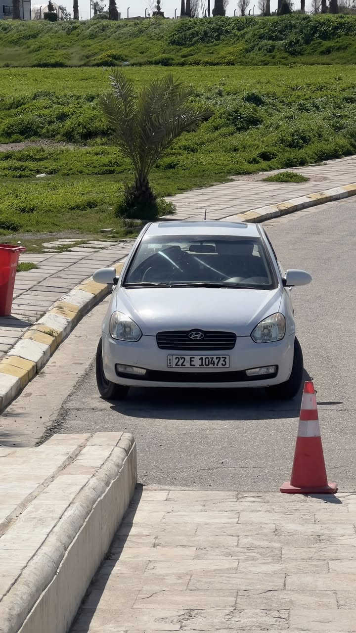 السلام عليكم اكسنت دبدوب للبيع 2009 
السيارة فول مواصفات فتحة سقف ومواصفات الاكسنت المعروفة رقم اربيل جديد ماشية 175 الف حقيقي 
بيها ضرر جاملغ خلفي يم قبغ البانزين وبخ نص الصندوق يعني كلير فقط بل صندوق
السعر 104 وبيها مجال 
للتواصل***********
