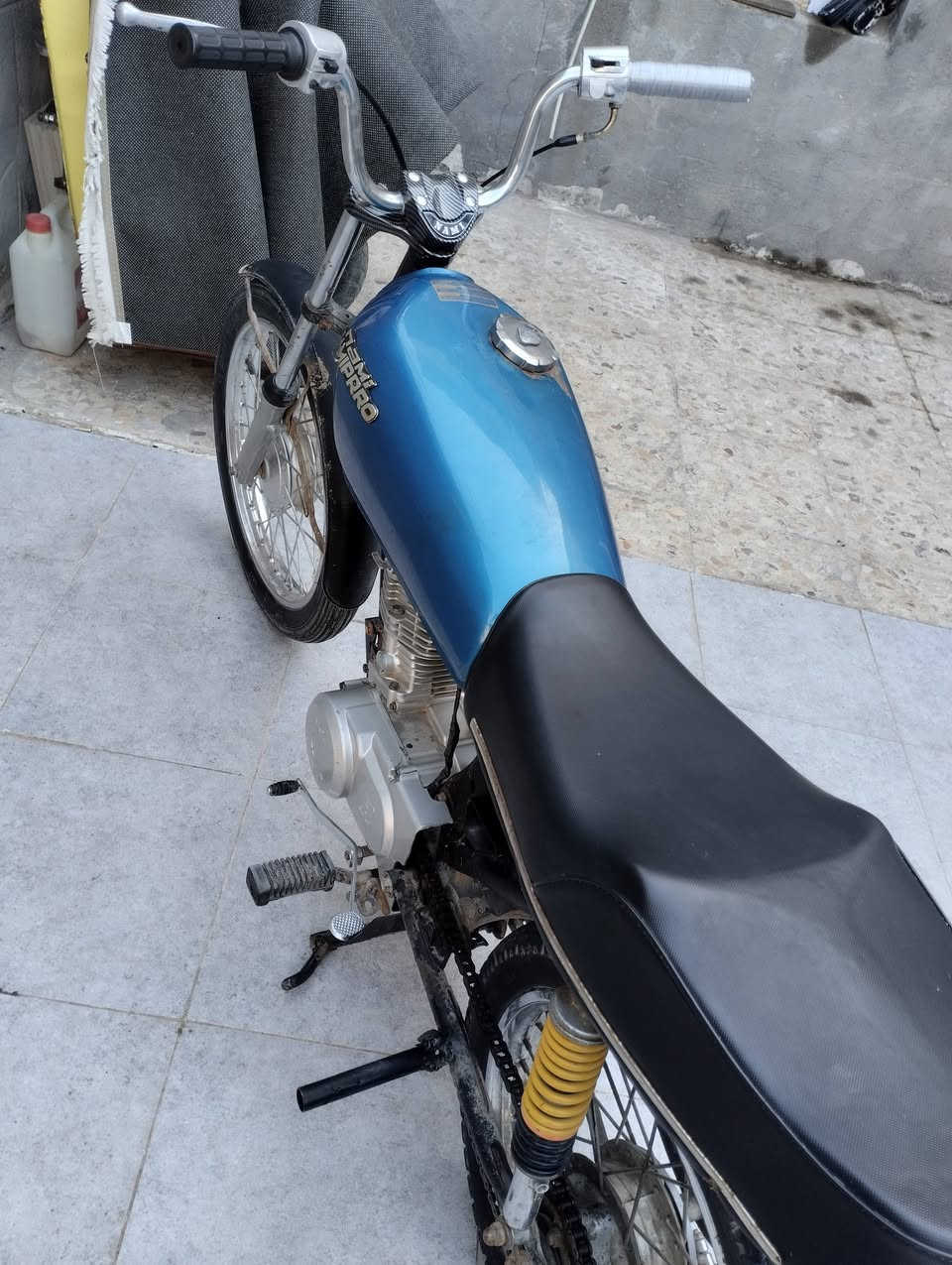 دراجه للبيع نامه محرك شلعه وسرعه وفصله شرط تمشي معدل يعجبك دراجه بيه غراض جدد كابريته ومبدله ستان جديد وبداله وقاعده تاير كدام نضيف الدراجه بيه شغلتين تنضح دهن وتكطع ومو مستمر + ودخانه قليل بالفصله لمن تفصل بيه ومو باستمرار واطلع بيه بيه وين ما تريد سعره 320 الف مكاني بالبصره ابو الخصيب + المو شراي ويريد يسولف لا يوصل واليكسر بسعره هم لا يوصل رجا رجا رقم الواتساب ***********
