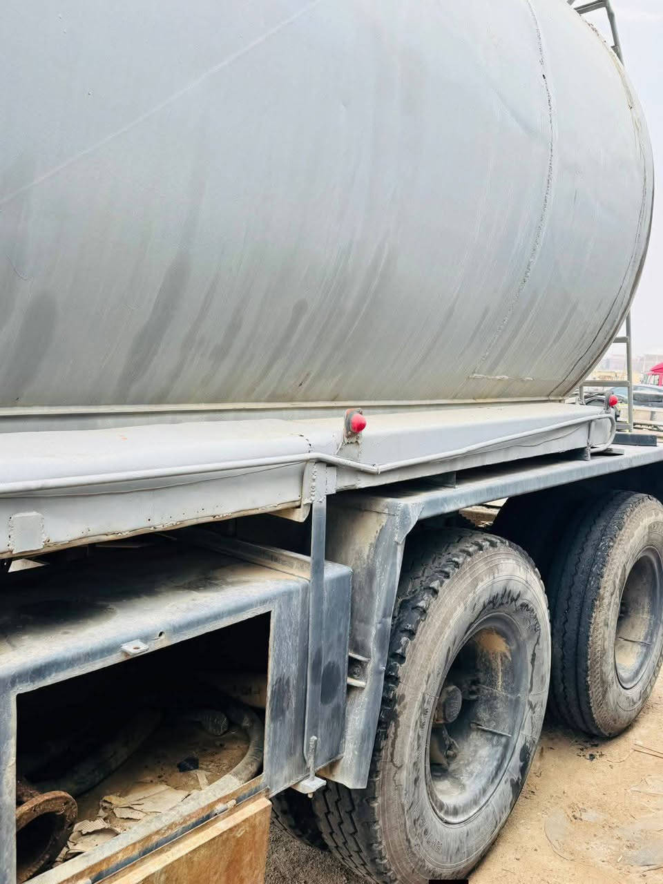 سايلوات مشتغللين بيهم علنفط ابيع هذا الموجود تايرات نظاف جوبلسات منظومات هواء وكهرباء بحالة جيدة مكائن موجودات مالتهن  سعر السايلو ٤٠ورقة الواحد منهم مكاني بصرة حي بغداد
الشراي يتصل على الارقام التاليه ***********
***********
***********
