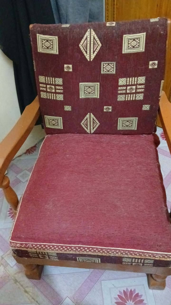 تخم نجاره عشره مقاعد. نظيف
سعره ١٥٠ 
حله شارع ستين


**إذا كنت صاحب هذا الإعلان وتريد حذفه لأي سبب، رجاءا أرسل رسالة إلى الدعم الفني**