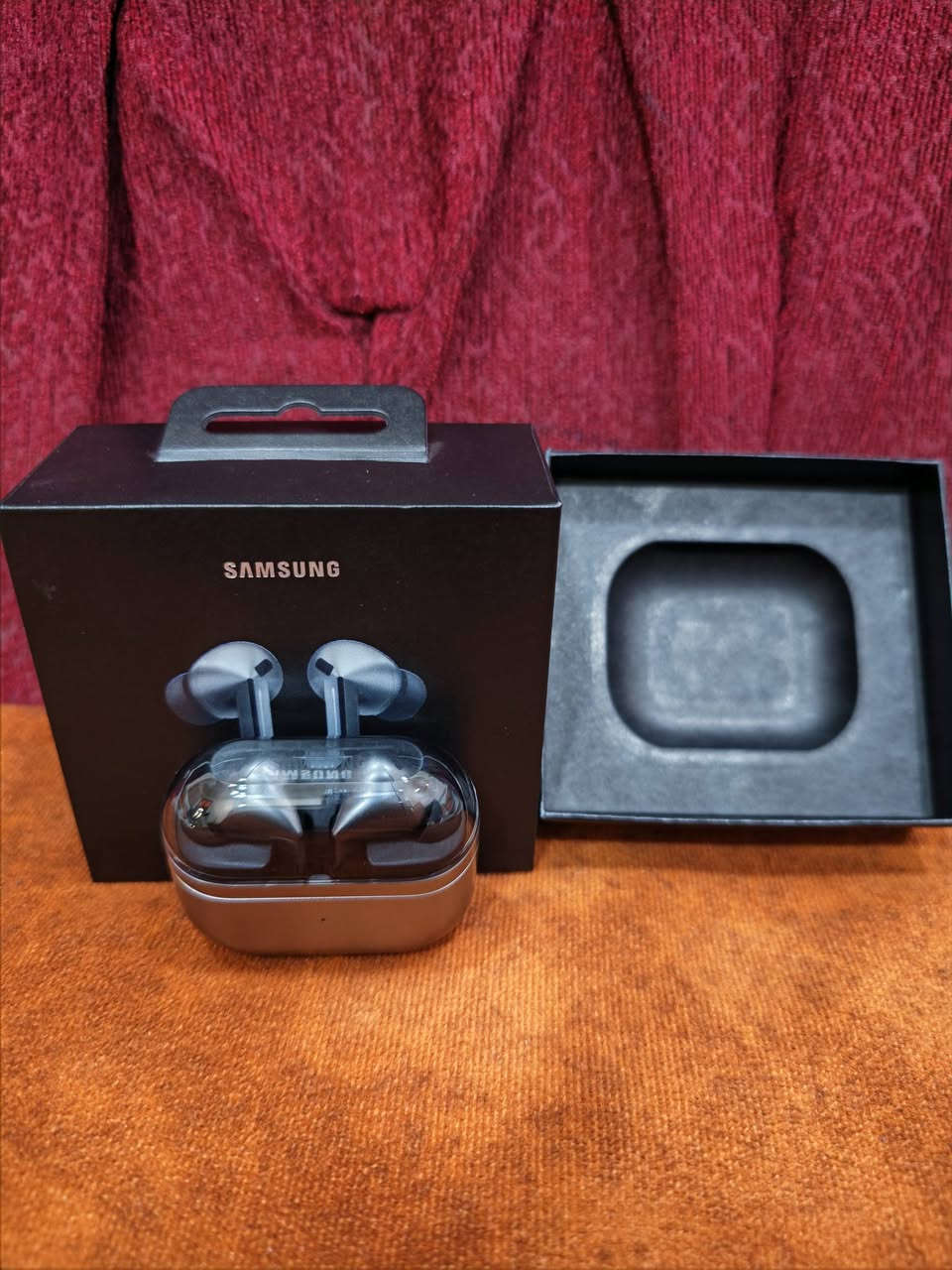 سماعة بلوتوث سامسونك بودز 3 برو بعدهي جديدة كسر كارتون ضمان وكالة استخدام فقط للتجربة لونهه فضي مكاني بغداد  الزعفرانية السعر 125 ألف رقم الموبايل ***********
