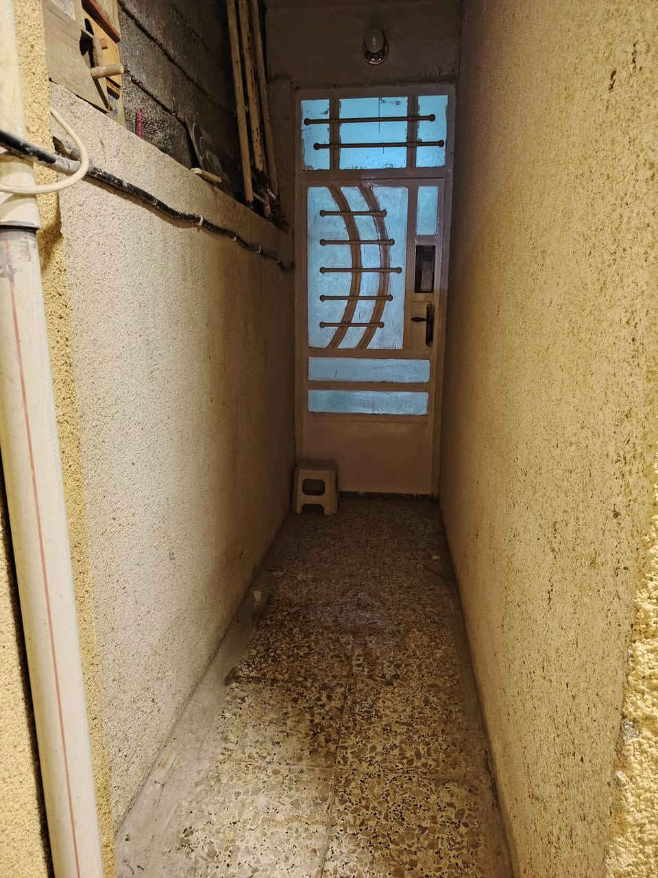 السلام عليكم بيت للبيع في الشعب حي البساتين شارع الشيخ منهل قرب قصابه الموسوي طابو زراعي سند 25 يحتوي على استقبال مطبخ ٢غرف نوم ٣خدمات منور خارجي مع سطحين خدمات كامله مي كهرباء تبليط للاستفسار الاتصال على الرقم *********** ابو شهد
