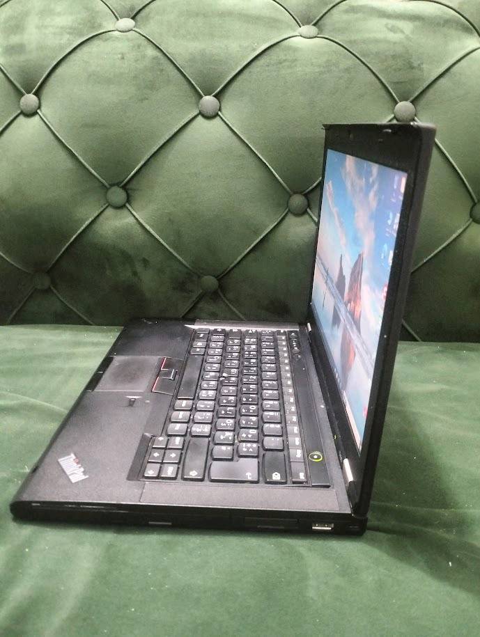 جهاز Lenovo ThinkPad T430 هو الخيار المثالي لمن يبحث عن جهاز عملي، متين، وذو أداء مستقر. الجهاز بحالة جيدة جداً، تمت صيانته وتهيئته بالكامل ليناسب مهامك اليومية، سواء كانت للدراسة، العمل المكتبي، أو تصفح الإنترنت.المواصفات الفنية:
المعالج: Intel Core i5-3320M
الذاكرة (RAM): 4GB
الهارد (HDD): 300GB
كرت الشاشة: Intel HD Graphics 4000
نظام التشغيل: Windows 10 Pro (نسخة 22H2)
السعر 127.000
رقم للتواصل : ***********